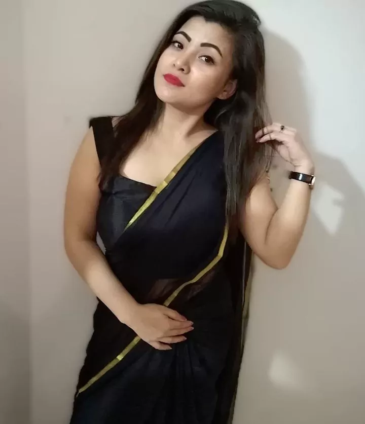 Bina Escorts Black Saree Look Chingrighata Escorts