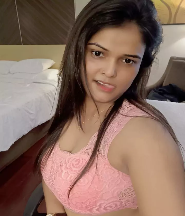 Himani Escorts Pink Bra Image