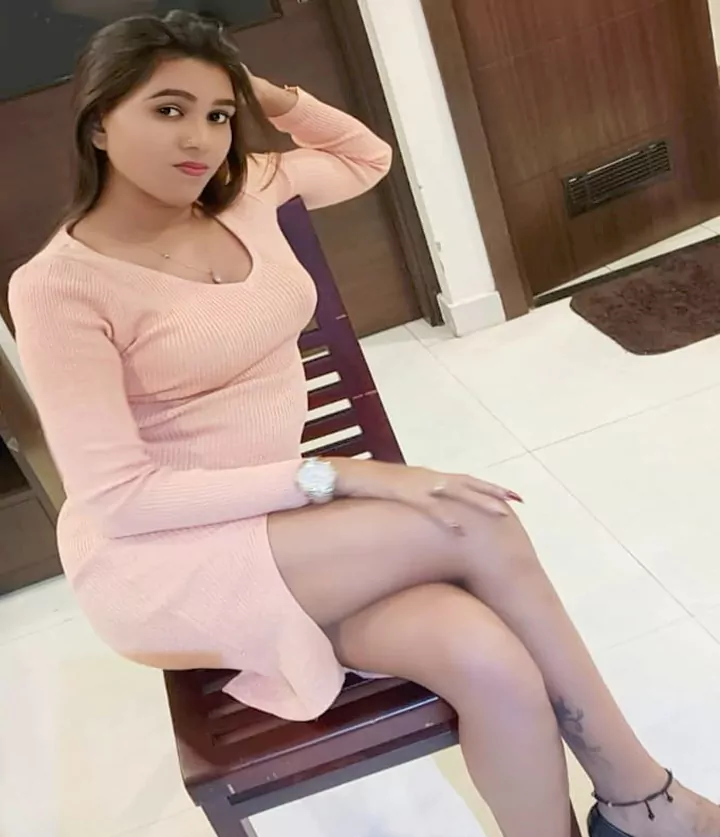 Hot look In pink dress Model