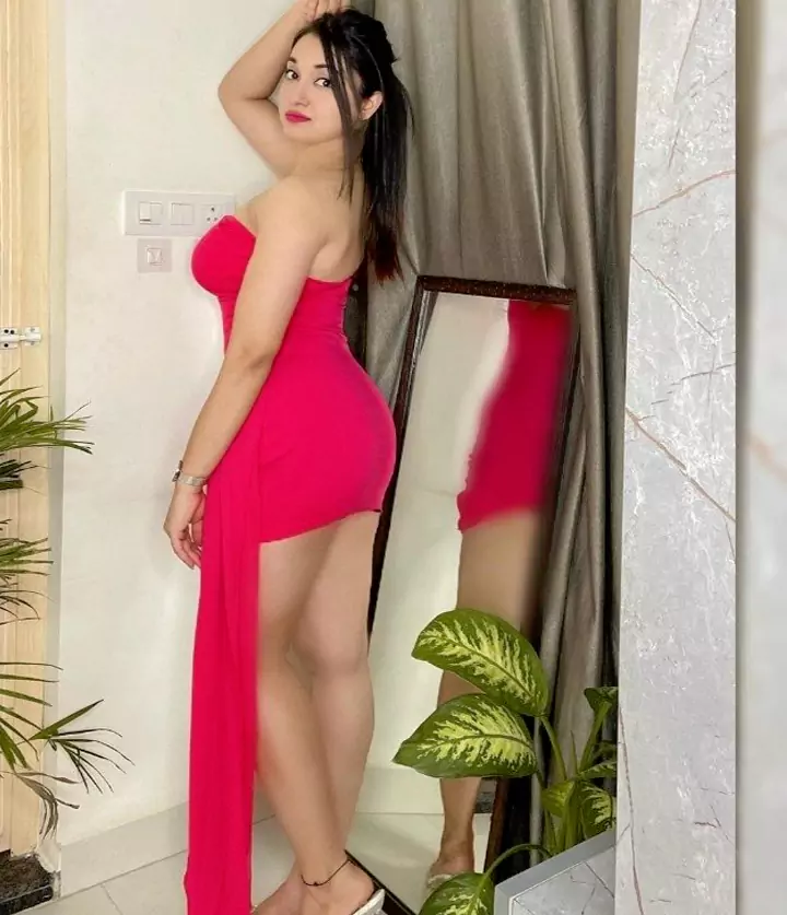 Indira Escorts sexy look in pink