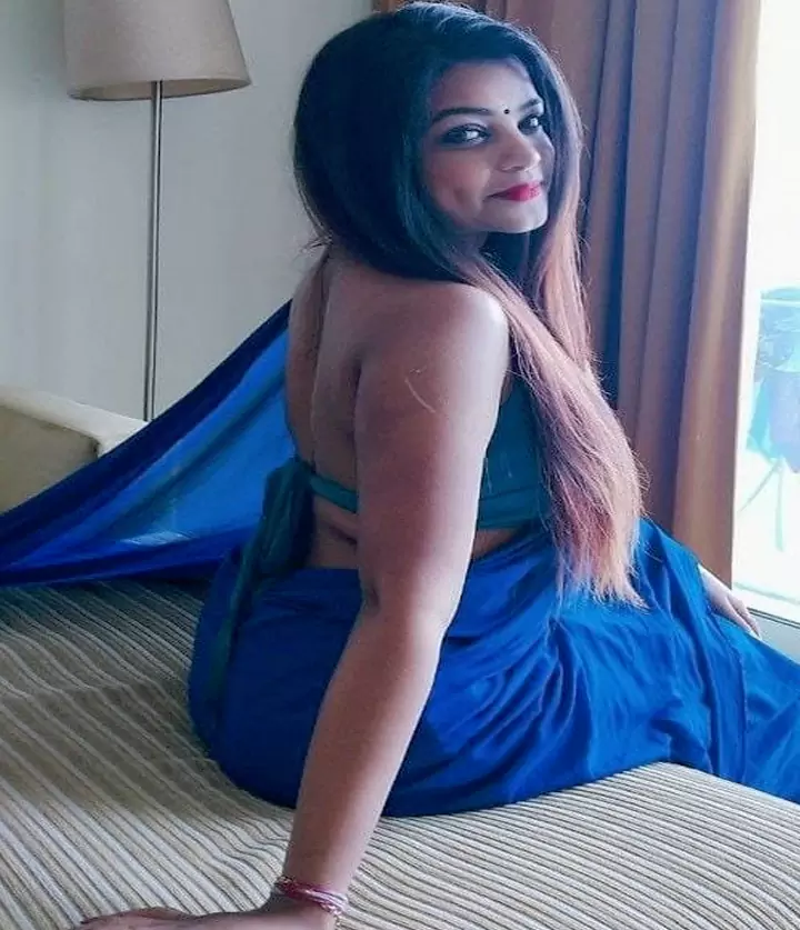 Isha Escorts Blue Saree Look