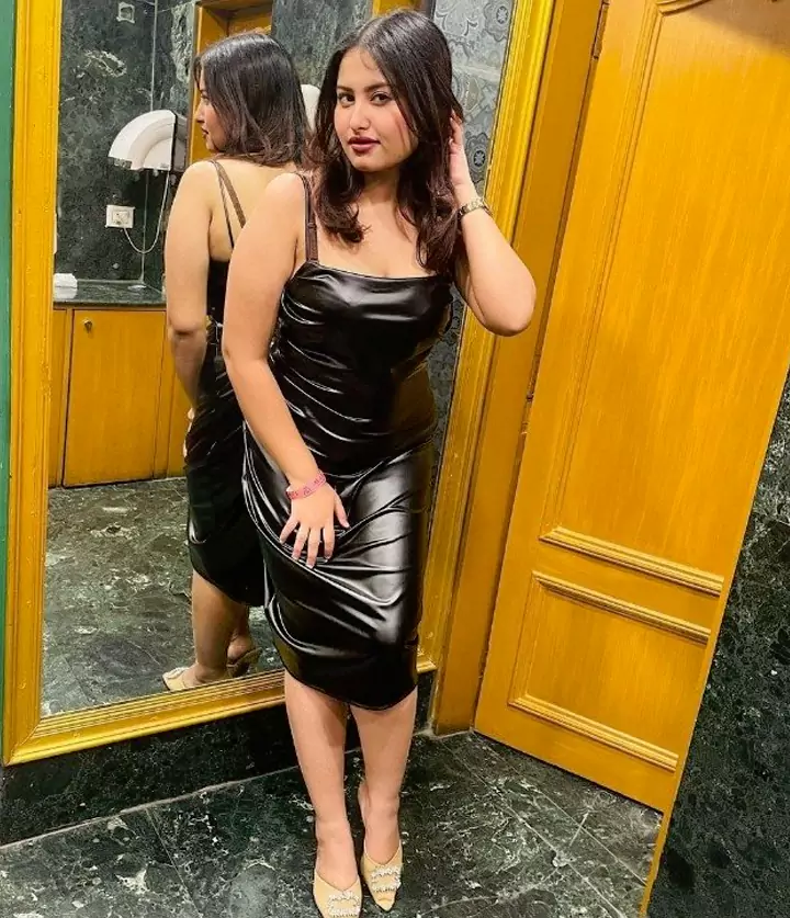 Jhalak Bold Look in Black